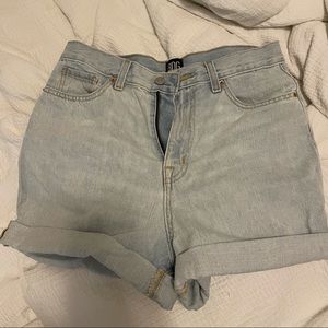 BDG mom high rise short light wash size 28